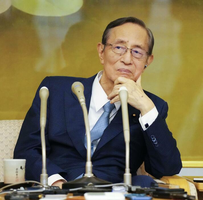 記者会見で辞任を表明した細田博之衆院議長＝13日午後、衆院議長公邸