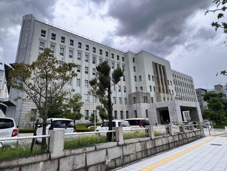 ［写真］大阪府庁本館。地下1階に食堂がある