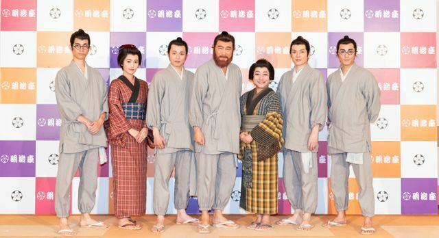 合同取材会に出席した（左から）高橋健介さん、菅井友香さん、新木宏典さん、船越英一郎さん、山村紅葉さん、崎山つばささん、猪野広樹さん