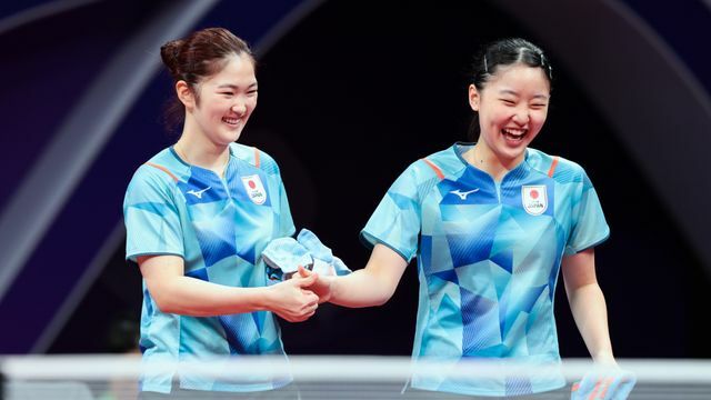 アジア競技大会で銅メダルを獲得した女子ダブルスの木原美悠選手(左)と張本美和選手(右) 写真：アフロスポーツ