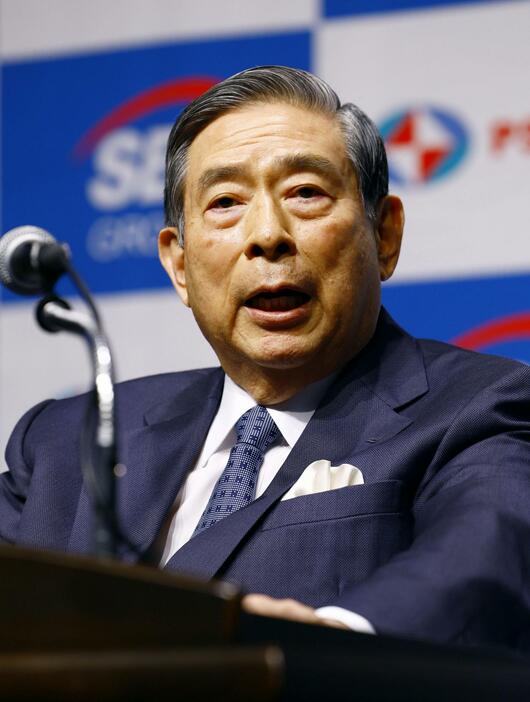 記者会見するSBIホールディングスの北尾吉孝会長兼社長＝31日午後、東京都内のホテル