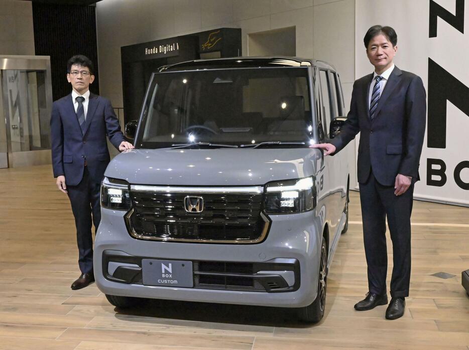 ホンダが全面改良し発売する新型軽自動車「N―BOX」＝5日、東京都港区