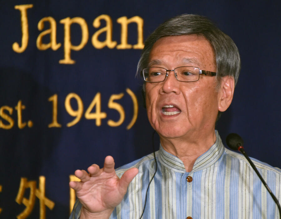 前沖縄県知事の翁長雄志氏。2015年3月（写真：Natsuki Sakai/アフロ）