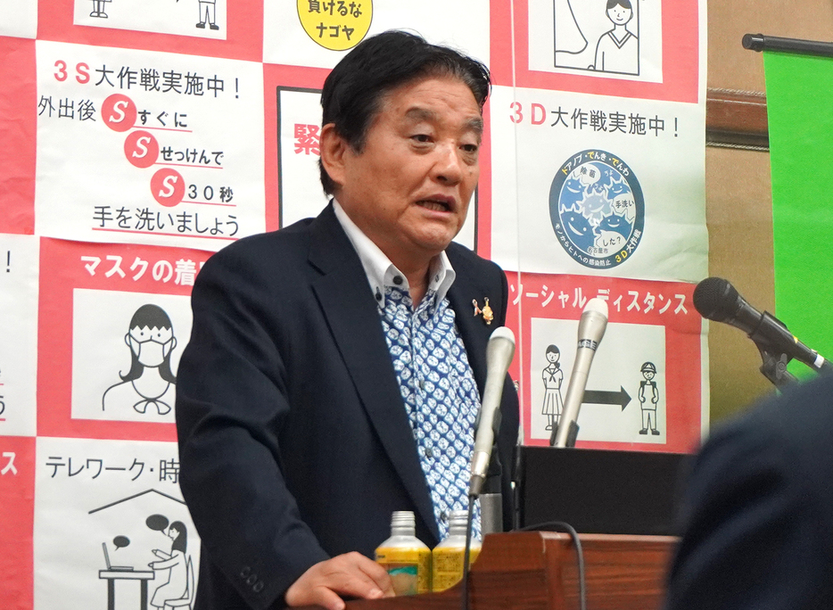 記者会見する名古屋市の河村たかし市長