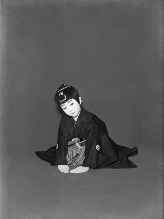 7歳で初舞台を踏む。「菅原伝授手習鑑 寺子屋」。1957年12月、東横ホール (C)松竹株式会社