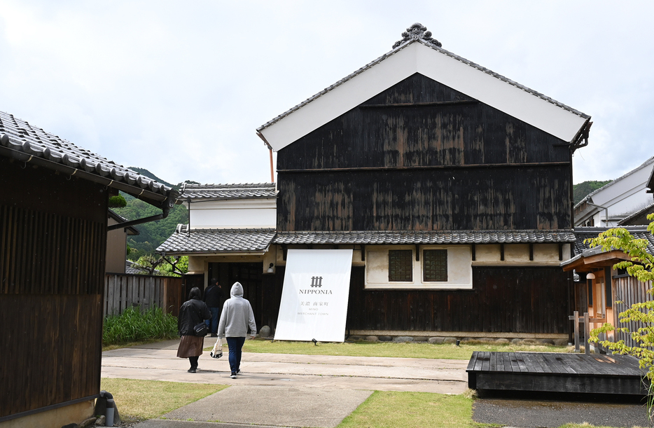 和紙原料商人の別宅を宿泊施設などに改装した「NIPPONIA美濃商家町」（2021年5月2日、撮影：川柳雅裕／NAMEDIA）