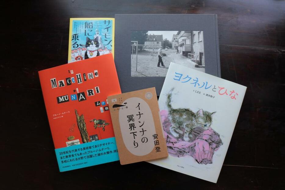 青山ブックセンター六本木店で買い求めた本数冊。お気に入りの1冊に必ず出会える書店だった