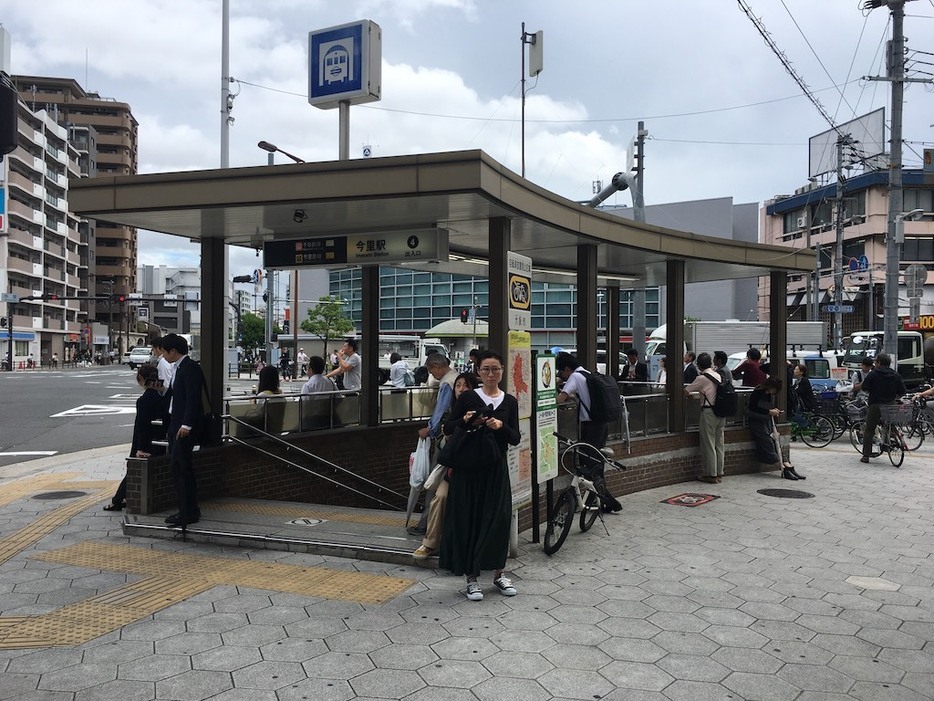 大阪府北部で震度6弱の地震が発生。大阪メトロ今里駅＝2018年6月18日午前、大阪府大阪市で（アフロ）