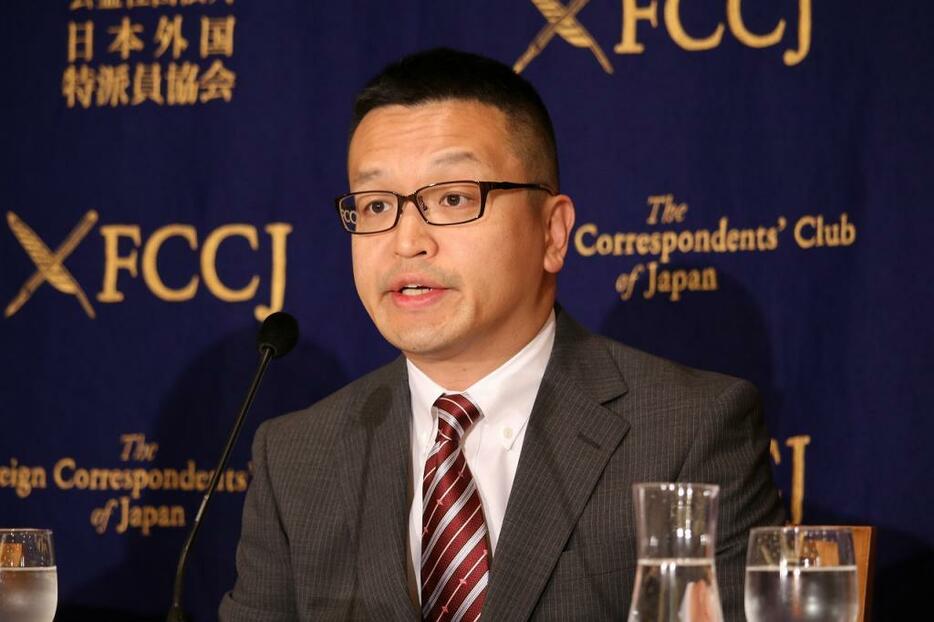 [写真]米朝首脳会談の見通しについて語る礒崎准教授