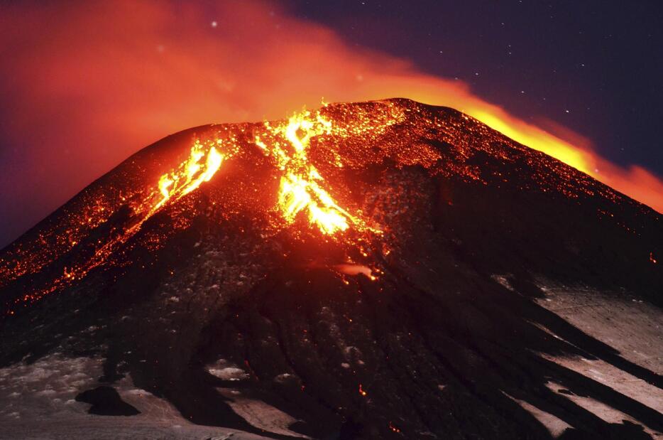 ビジャリカ山が噴火＝2015年3月3日（ロイター/アフロ）