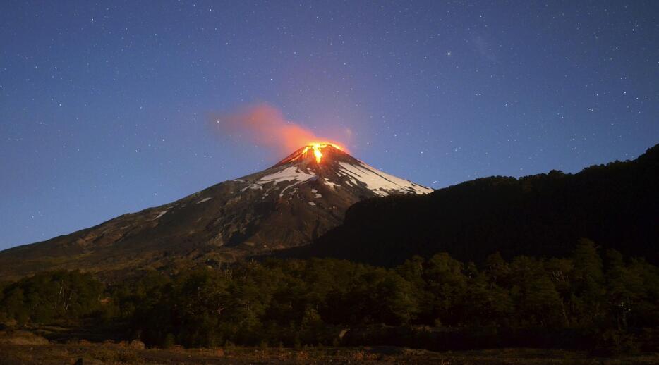 ビジャリカ山が噴火＝2015年3月3日（ロイター/アフロ）