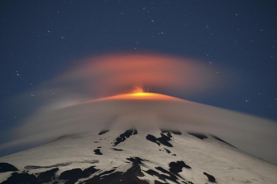 ビジャリカ山が噴火＝2015年3月3日（ロイター/アフロ）