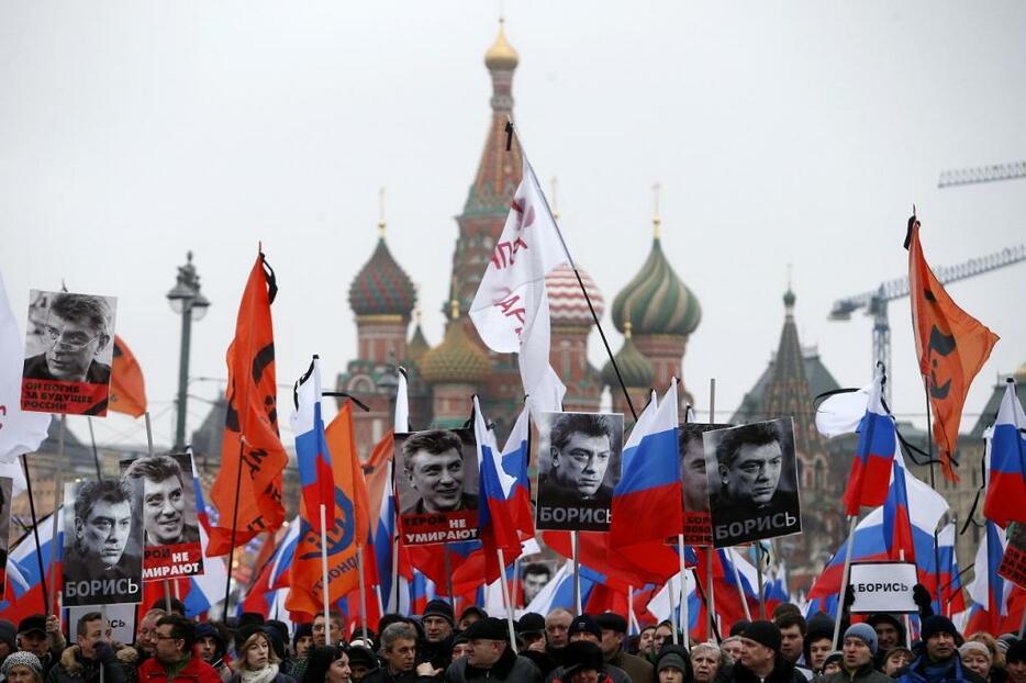 [写真]ネムツォフ氏殺害を受けてモスクワでは大規模追悼デモが行われた（ロイター/アフロ ）
