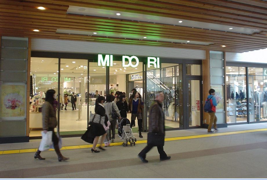 [写真]県内外の多数の店を集めたJR長野駅の駅ビル「MIDORI長野」