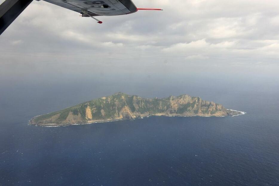 [写真]上空から望む尖閣諸島（中国国家海洋局/ロイター/アフロ）