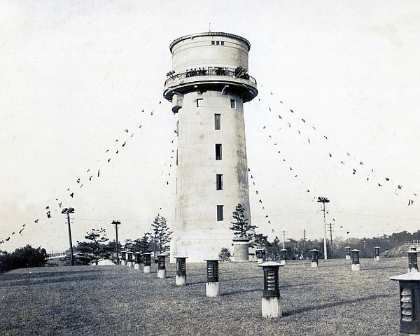 [写真]建設当時の東山配水塔。のちに長崎市助役となる成瀬薫氏による設計で、名古屋市都市景観重要建築物、土木学会推奨土木遺産