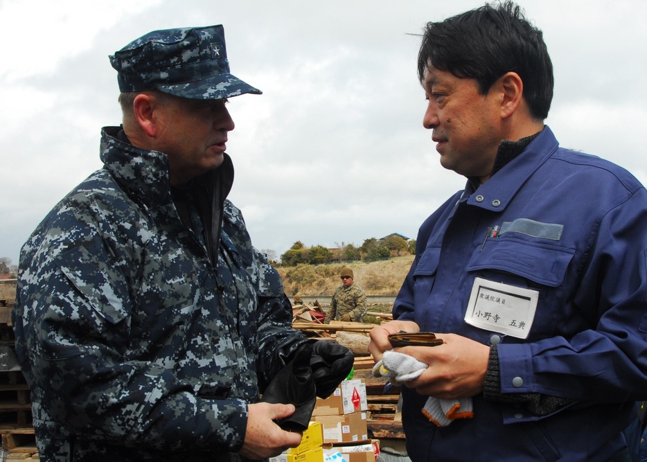 東日本大震災「オペレーション友達」（USMC/アフロ）