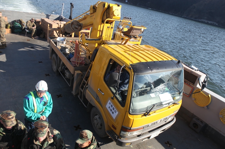 東日本大震災「オペレーション友達」（USMC/アフロ）