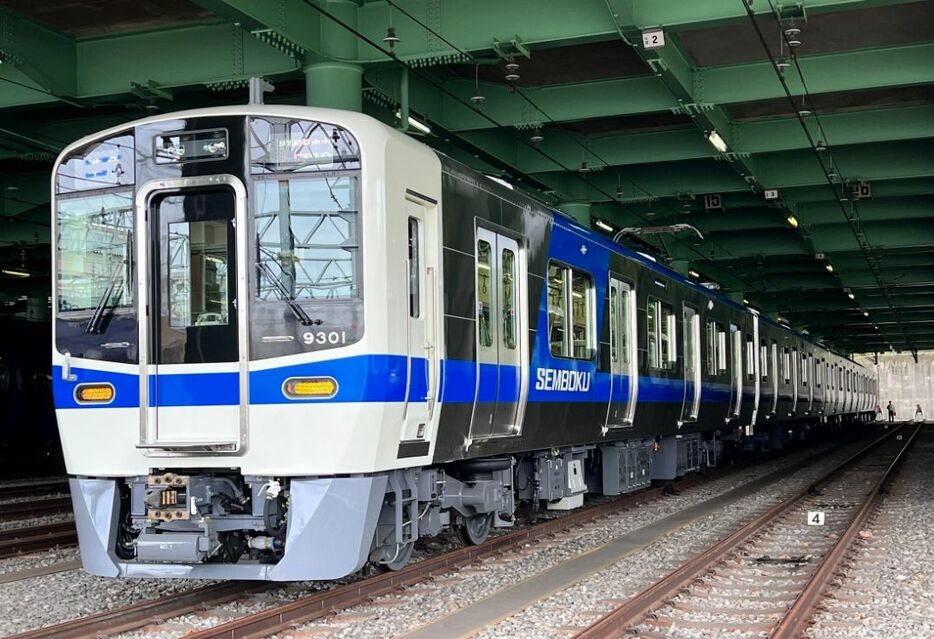 新型通勤車両の9300系