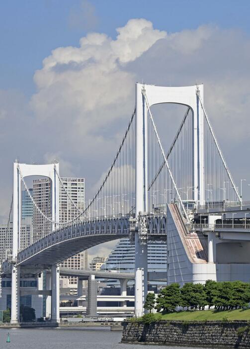 開通30周年を迎えたレインボーブリッジ＝26日午前、東京都港区