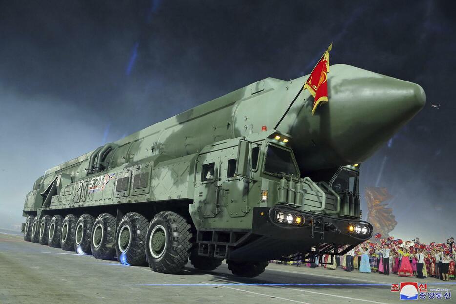 北朝鮮の軍事パレードに登場したICBM「火星18」＝7月、平壌（朝鮮中央通信＝共同）