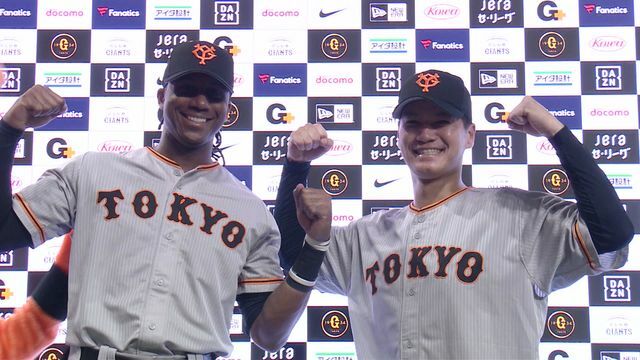 ヒーローインタビューに登場したブリンソン選手(左)と鈴木康平投手(右)(画像：日テレジータス)
