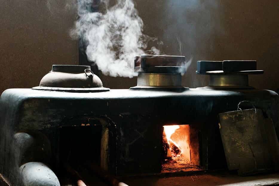 一般家庭ではすっかり見かける機会が減った「かまど」（写真：アフロ）