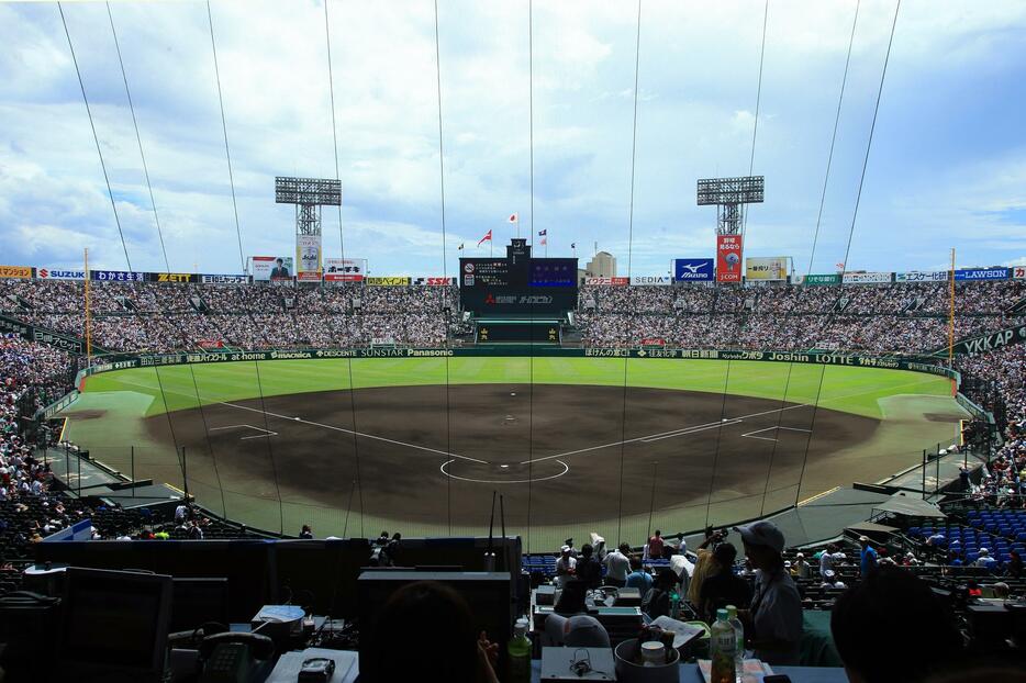 第100回大会決勝の甲子園球場（写真：岡沢克郎/アフロ）