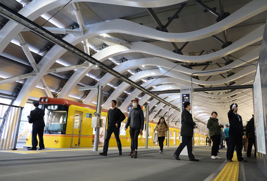 東京メトロ銀座線の渋谷駅（写真：つのだよしお/アフロ）