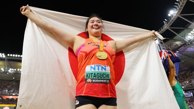 女子やり投げで大逆転で金メダルをつかんだ北口榛花選手(写真：長田洋平/アフロスポーツ)