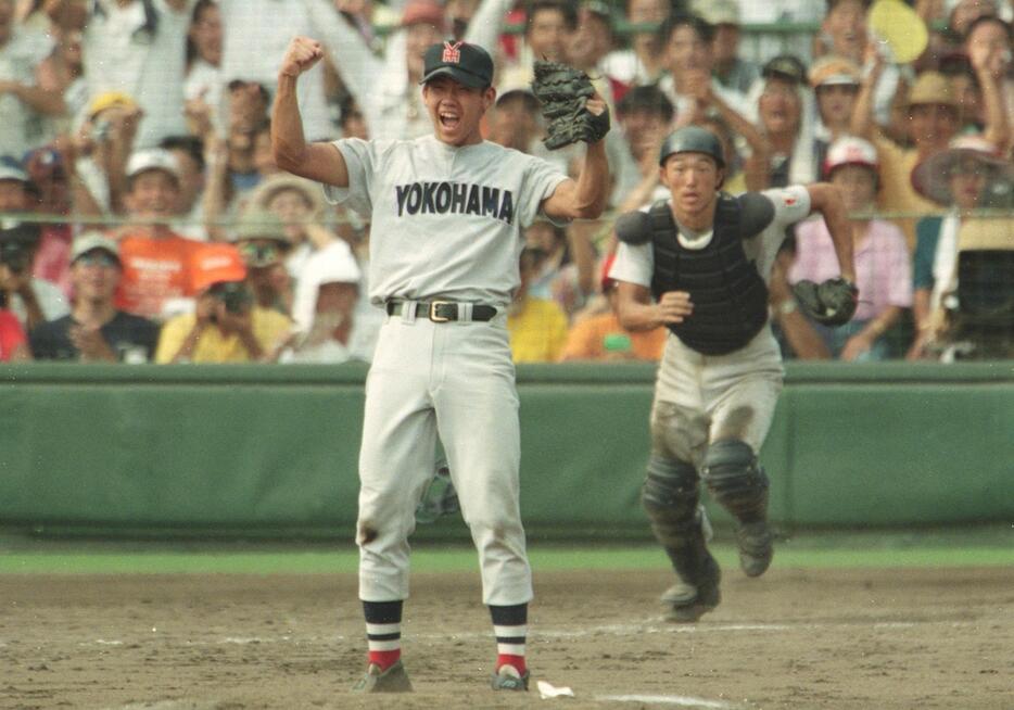 98年の夏の甲子園・決勝でノーヒットノーランを達成した松坂大輔。横浜高校では4番を中心に主軸打者としても活躍した（日刊現代／アフロ）