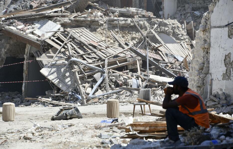 トルコ・シリア大地震から6日で半年。トルコ南部アンタキヤの被災地には今もがれきが残っていた＝4日（共同）