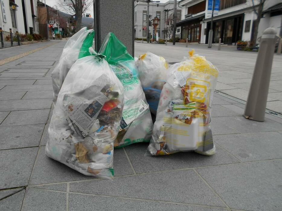 [写真]日常の風景の「ごみ出し」。身近でありながら大きな問題