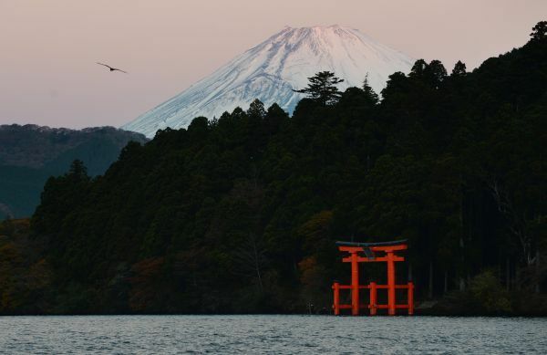 [写真]神奈川県足柄下郡箱根町にある箱根神社（2013年11月21日撮影）。(c)AFP/TOSHIFUMI KITAMURA