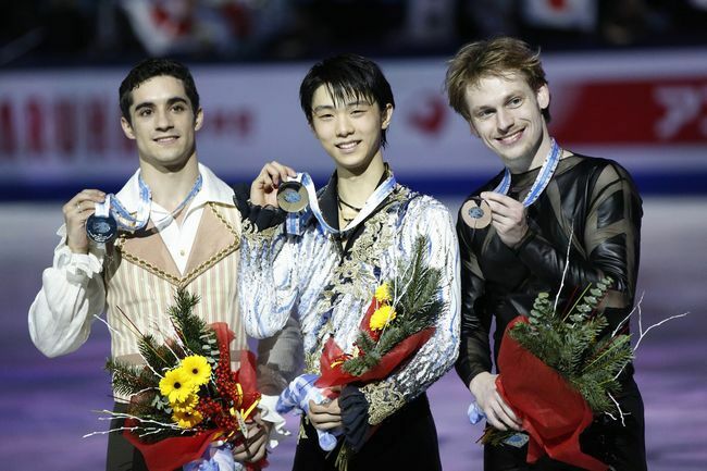 羽生が日本男子選手初のGPシリーズ連覇を達成（写真：なかしまだいすけ/アフロ ）