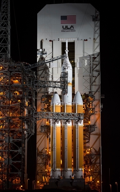 次世代宇宙船「オリオン」を載せたロケット「デルタIV」＝12月4日（NASA/ロイター/アフロ）