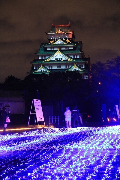 [写真]大阪城と光のビッグブルー