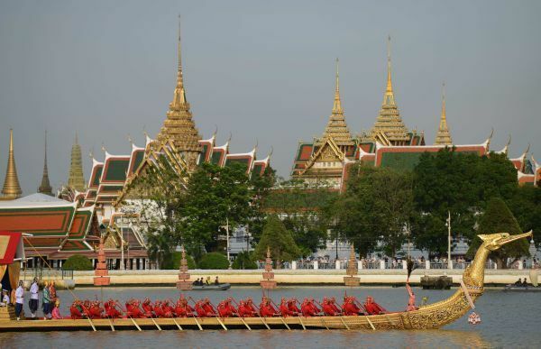 [写真]タイの首都バンコク（Bangkok）のチャオプラヤ（Chao Phraya）近郊（2012年11月9日撮影）。(c)AFP/Christophe ARCHAMBAULT