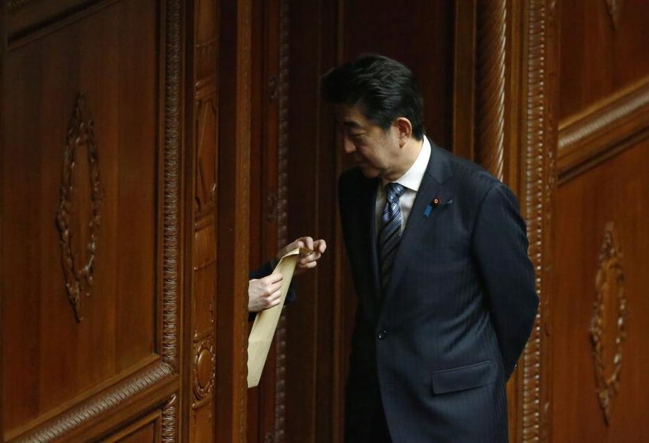 ［写真］安倍首相。第二次政権の安倍首相は第一次政権時と比べて明らかにケンカ上手になった、という。（ロイター/アフロ）