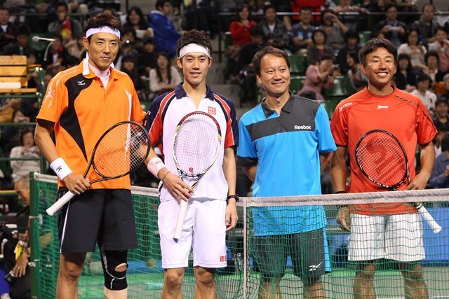 ドリームテニス ARIAKEにて錦織圭、Michael Changらと。＝2011年11月20日（アフロスポーツ）