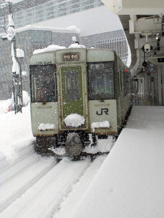 [写真]飯山止まりとなった列車