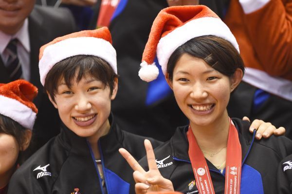 [写真]笑顔の長岡望悠（左）と石井優希（写真：アフロスポーツ）