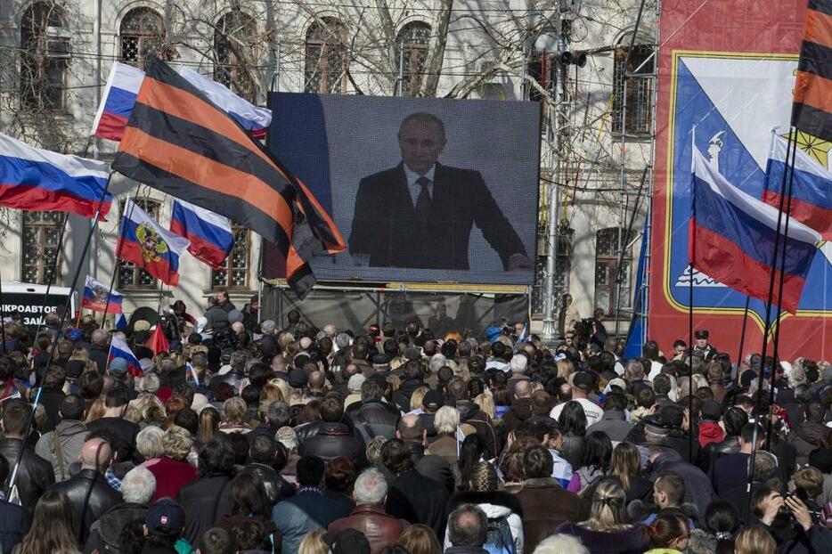 [写真]3月、ロシアはクリミアの編入を表明。クリミアの住民も歓喜で迎えた