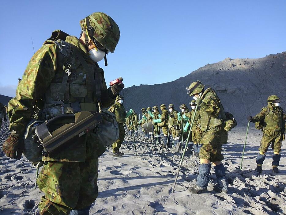 10月8日、御嶽山（防衛省統合幕僚監部/ロイター/アフロ）