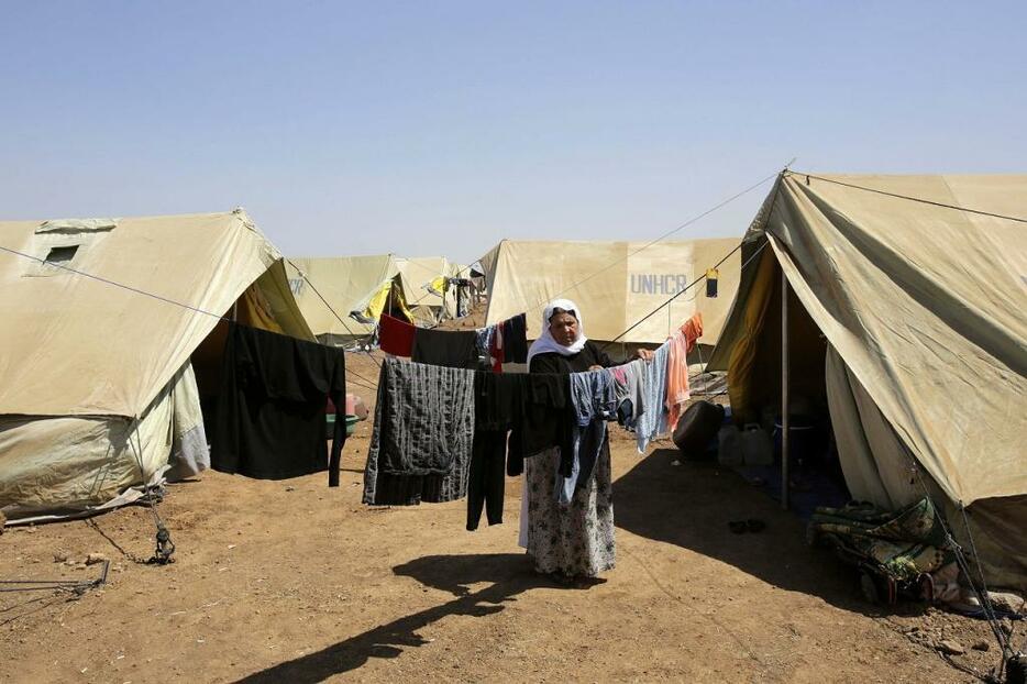 [資料写真]2014年8月、戦闘が続くイラクで避難生活を送るヤジディー教徒の住民（ロイター/アフロ）