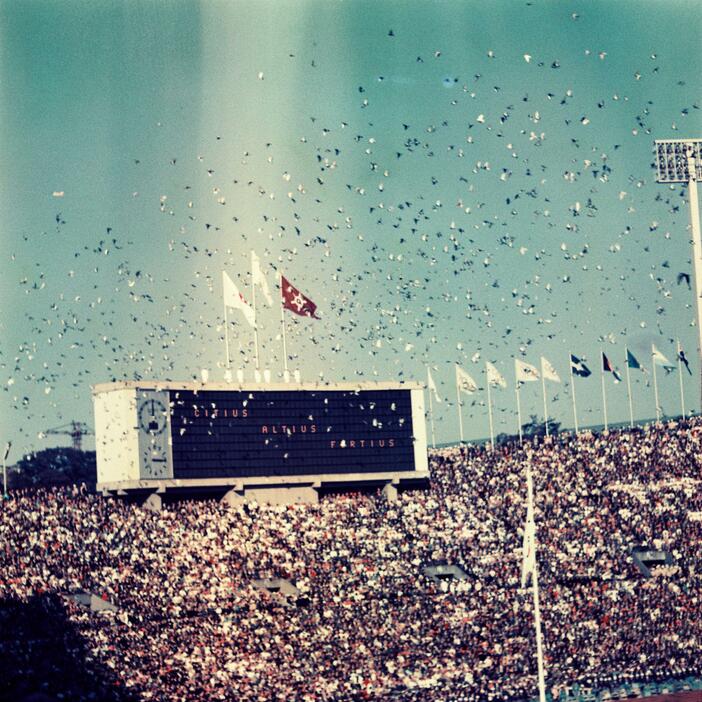 1964年、東京五輪 開会式（山田真市/アフロ）