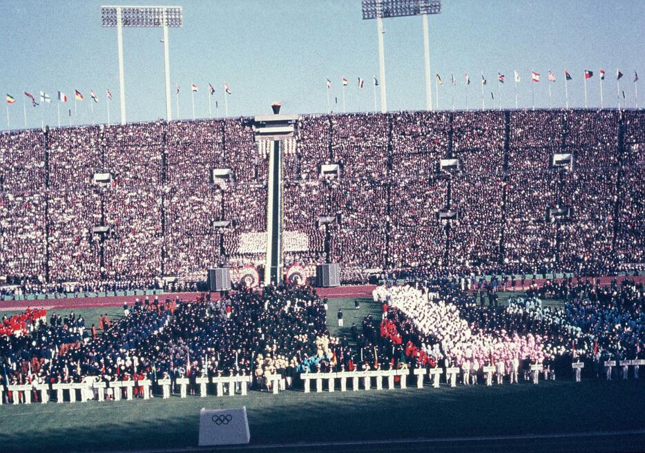 1964年、東京五輪 開会式（山田真市/アフロ）