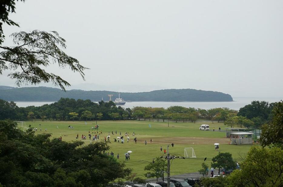 [写真]有機水銀を含む大量のヘドロは埋め立てられ、現在は公園となっている＝水俣市明神町で9月