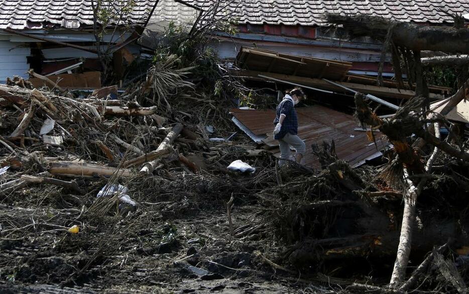 [写真]36人の死者が出た伊豆大島の土砂災害（ロイター/アフロ、2013年10月18日）