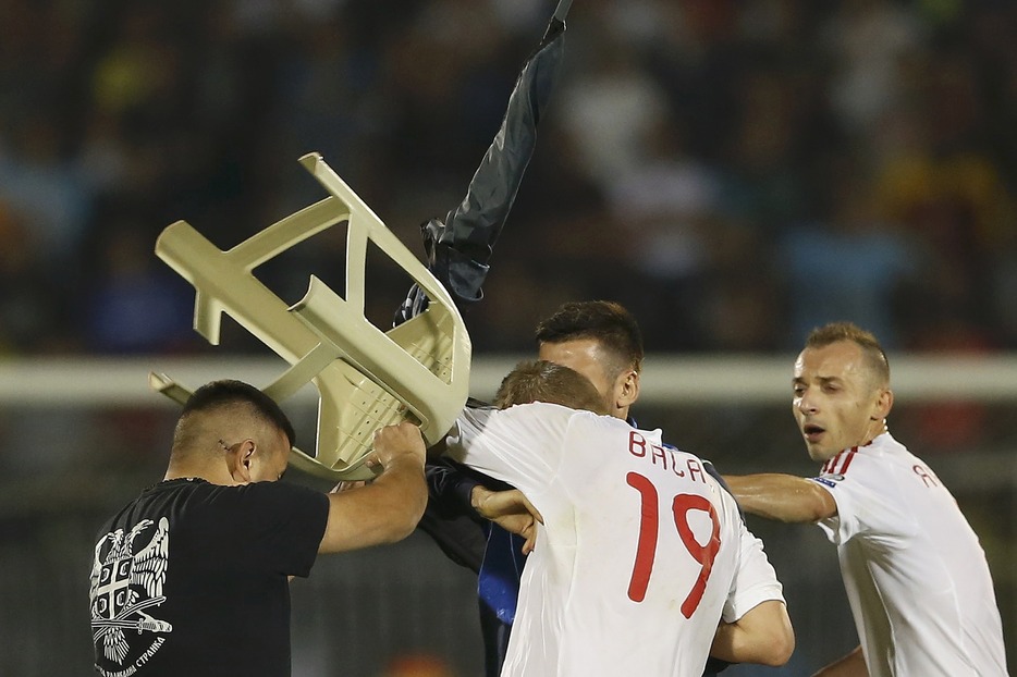 写真特集 Euro予選セルビア対アルバニア 乱闘で没収試合 Yahoo ニュース Yahoo ニュース